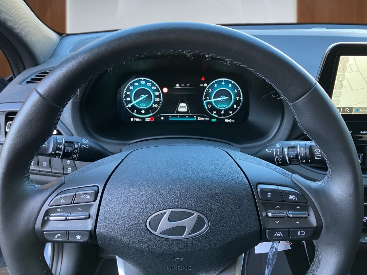Fahrzeugabbildung Hyundai i30 ADVANTAGE PANO*CARPLAY*NAVI*SHZ