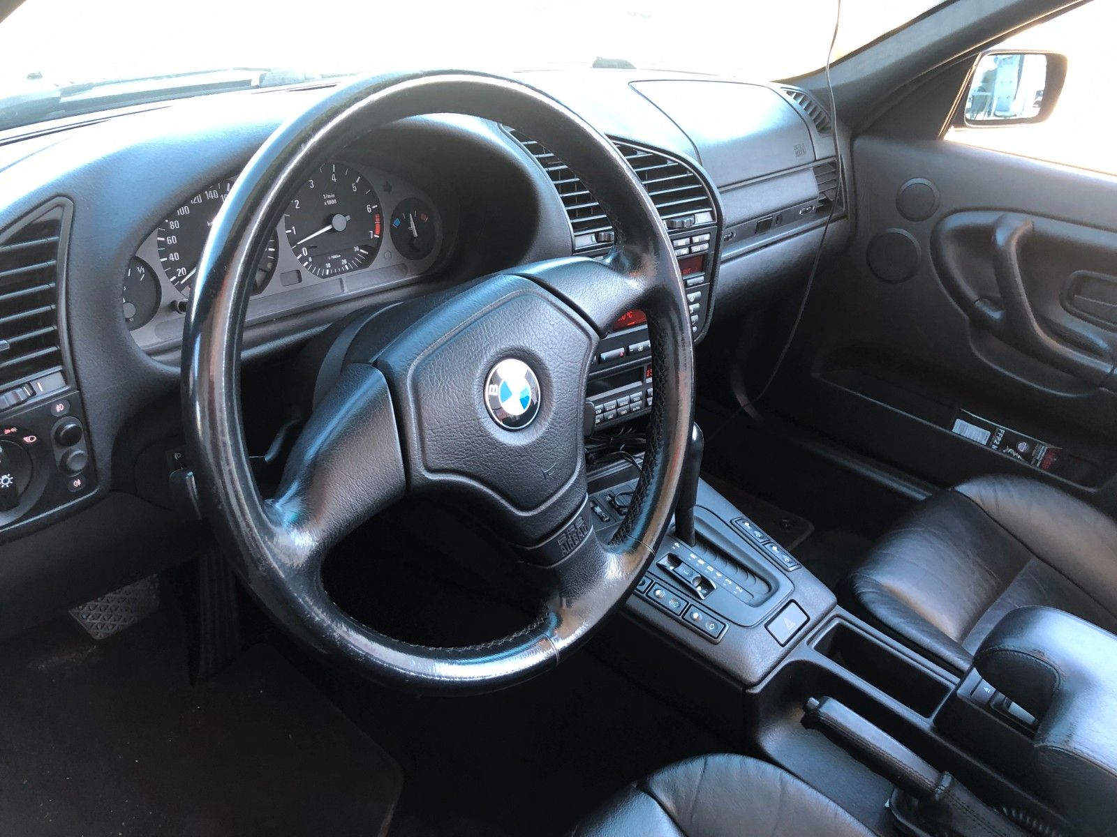 Fahrzeugabbildung BMW 328i Cabrio Automatik Leder Tüv 3/28