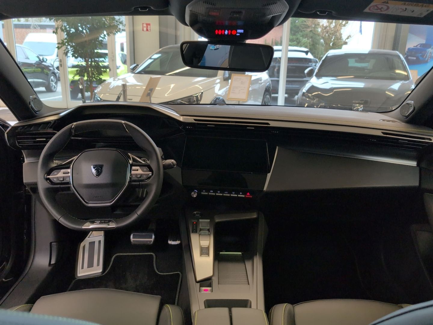 Fahrzeugabbildung Peugeot 408 Hybrid GT 145 e-DSC6 Panorama Navi SHZ