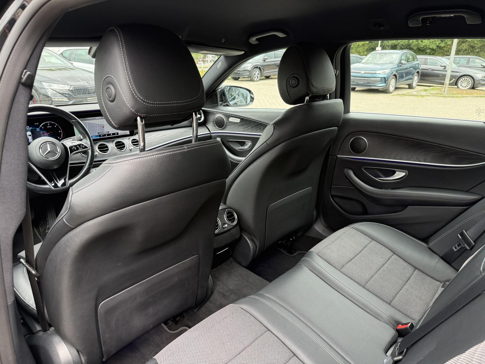 Mercedes-Benz E 200 d,T-M Avantgarde,T-Leder,R-Kam,Ambiente