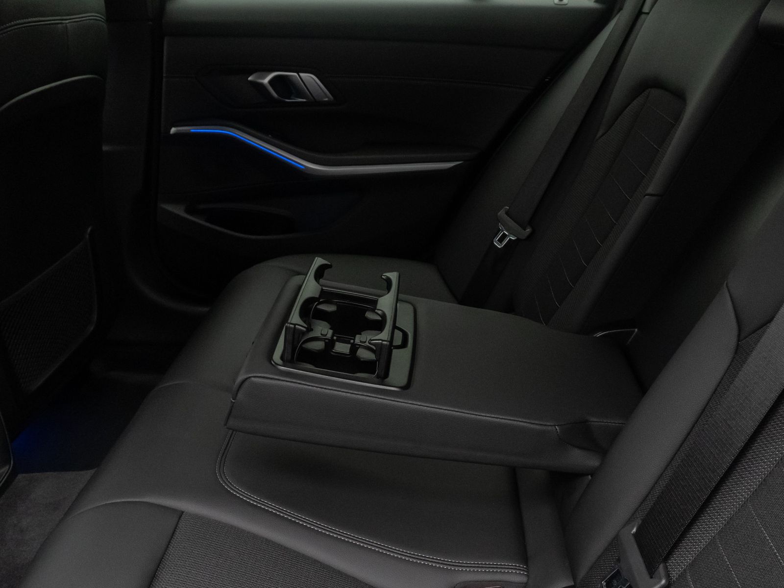 Fahrzeugabbildung BMW 320d Sport Line ACC DAB Komfort Laser HiFi Alarm