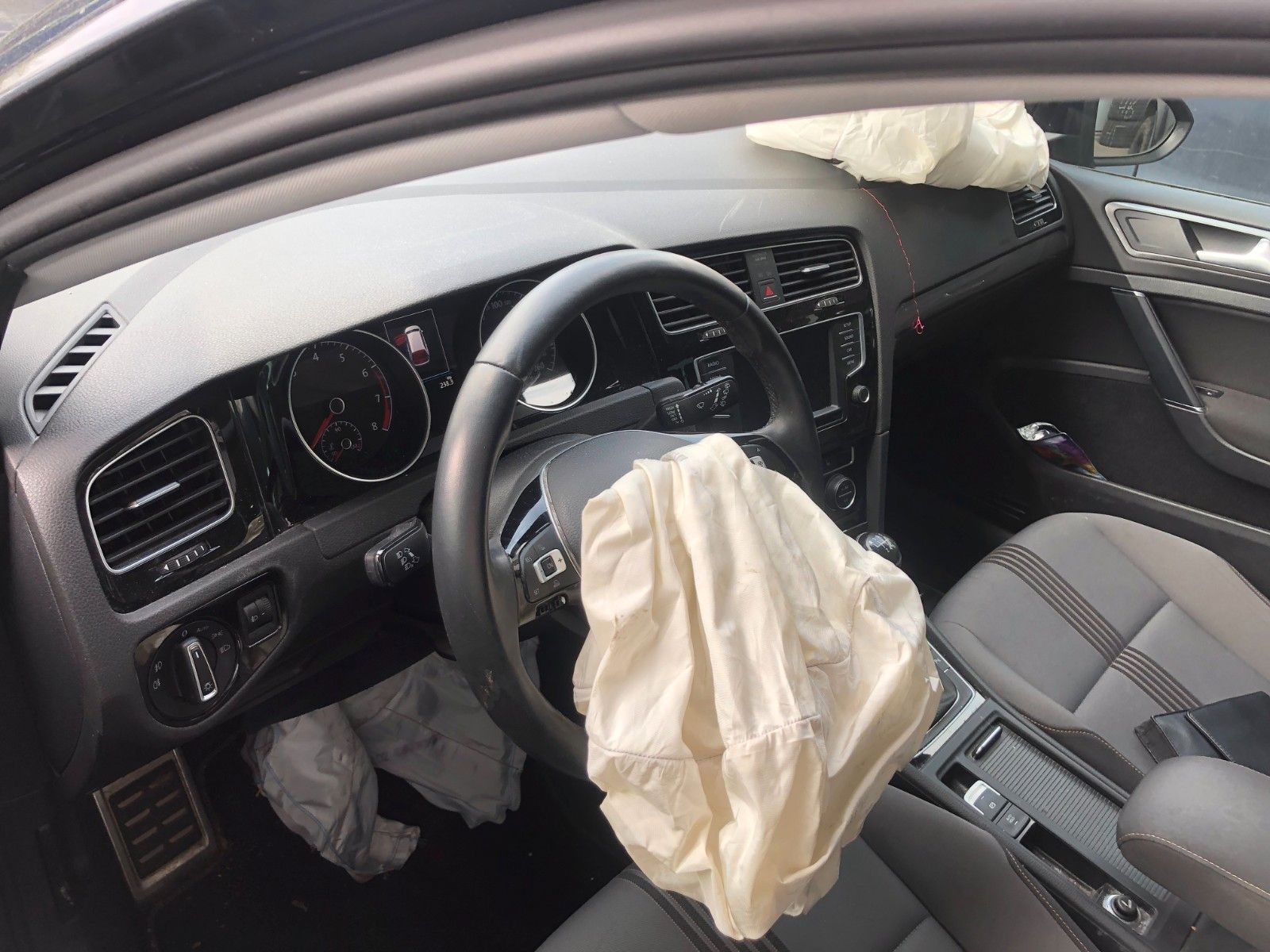 Fahrzeugabbildung Volkswagen Golf VII Variant Allstar Unfall Front