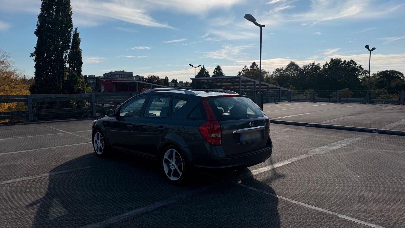 Kia cee'd 2011 — rear view