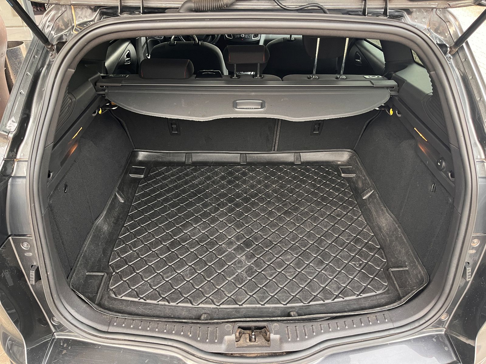 Fahrzeugabbildung Ford Focus Turnier ST-Line 1.5 Turbo Automatik