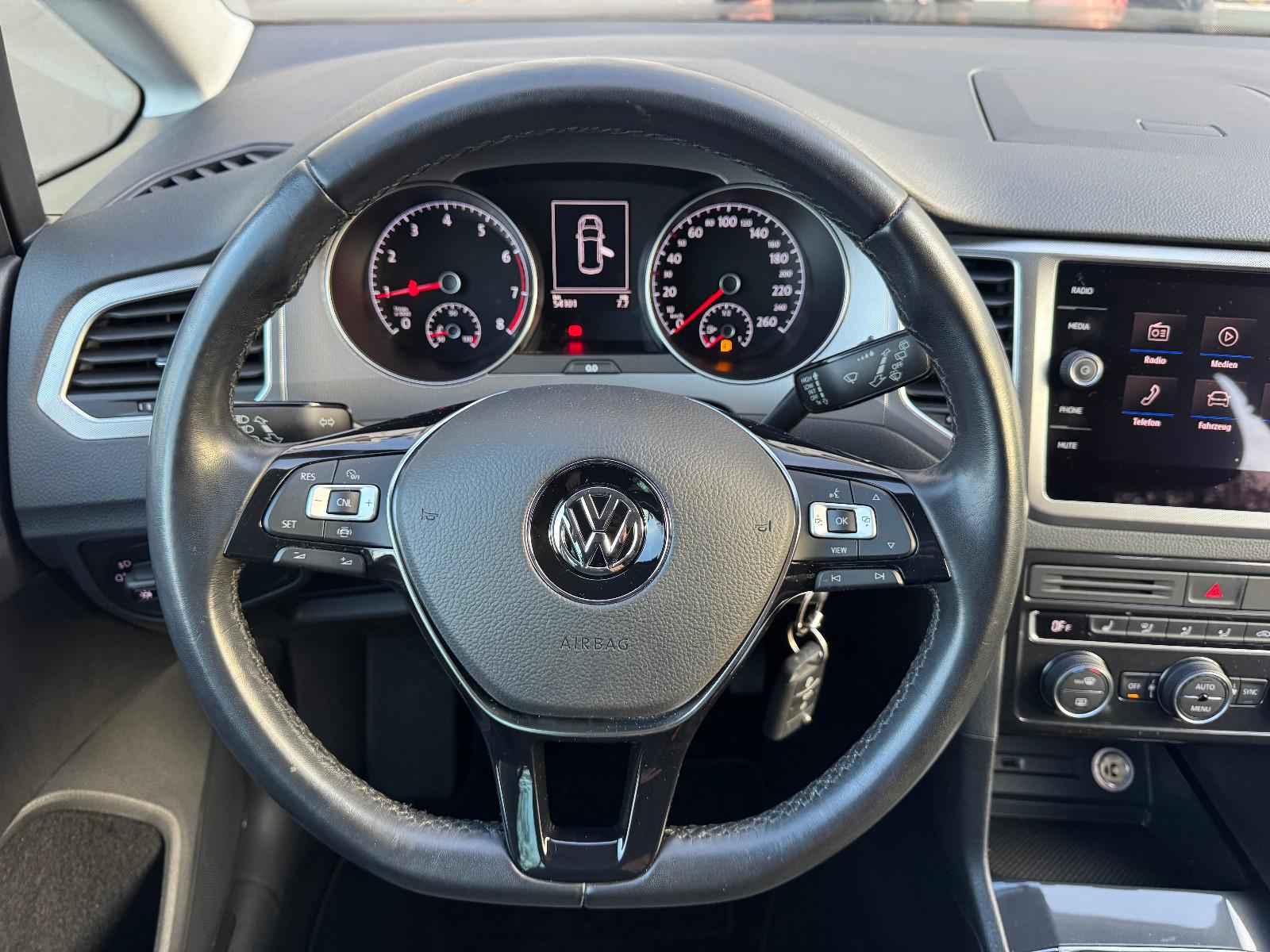 Volkswagen Golf SportsvanVII Trendline PDC V+H Tempomat AHK, миниатюра 10