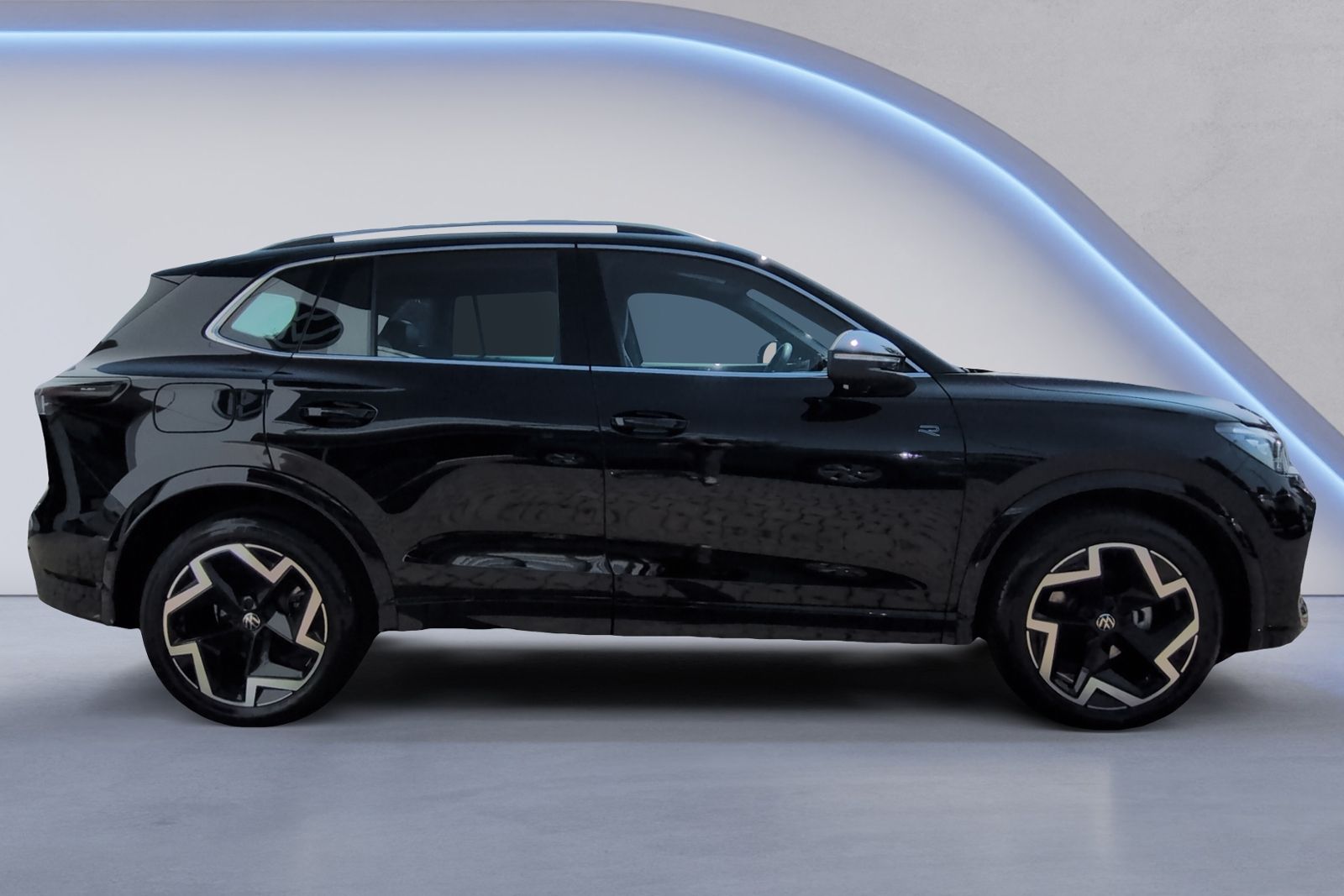 Tiguan R-Line 1.5 eTSI DSG +LED+NAVI+SHZ+KAMERA