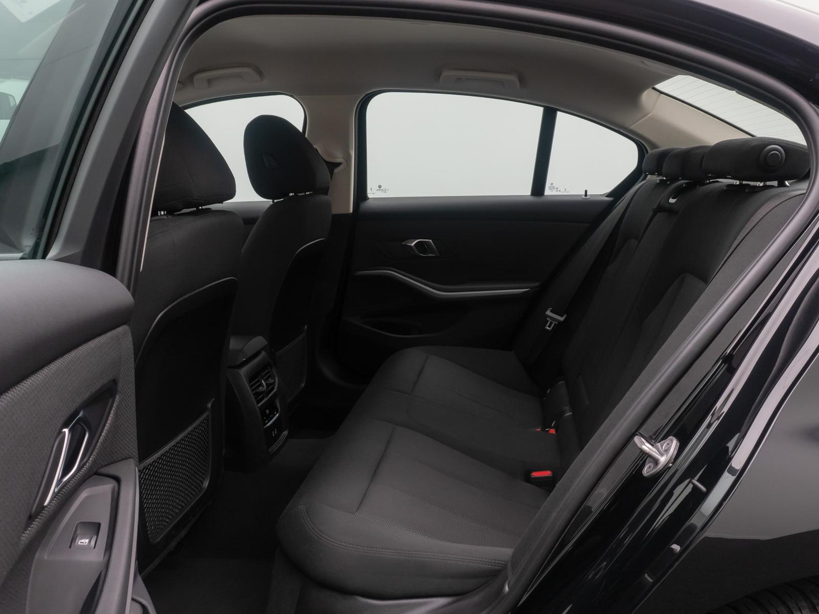 BMW 318i GeschwindigReg DAB PDC Widscreen Cockpit+