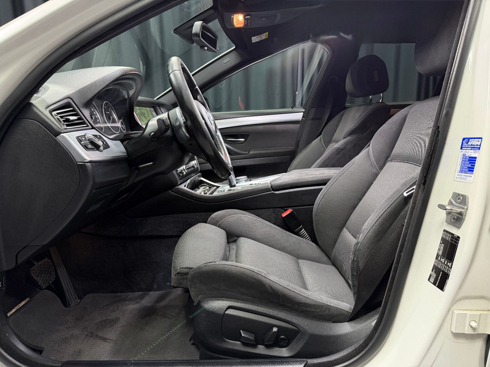 Fahrzeugabbildung BMW 520 d Touring|M-Paket|HIFI|PDC|Komfortzugang