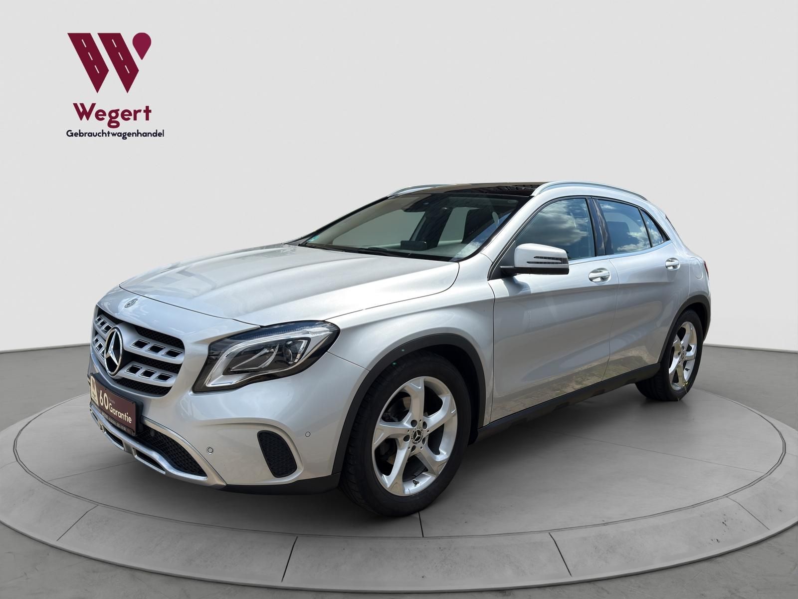 MERCEDES-BENZ GLA 200*NAVI*AHK*PDC*DAB*PANORAMA*PARKASSIST*
