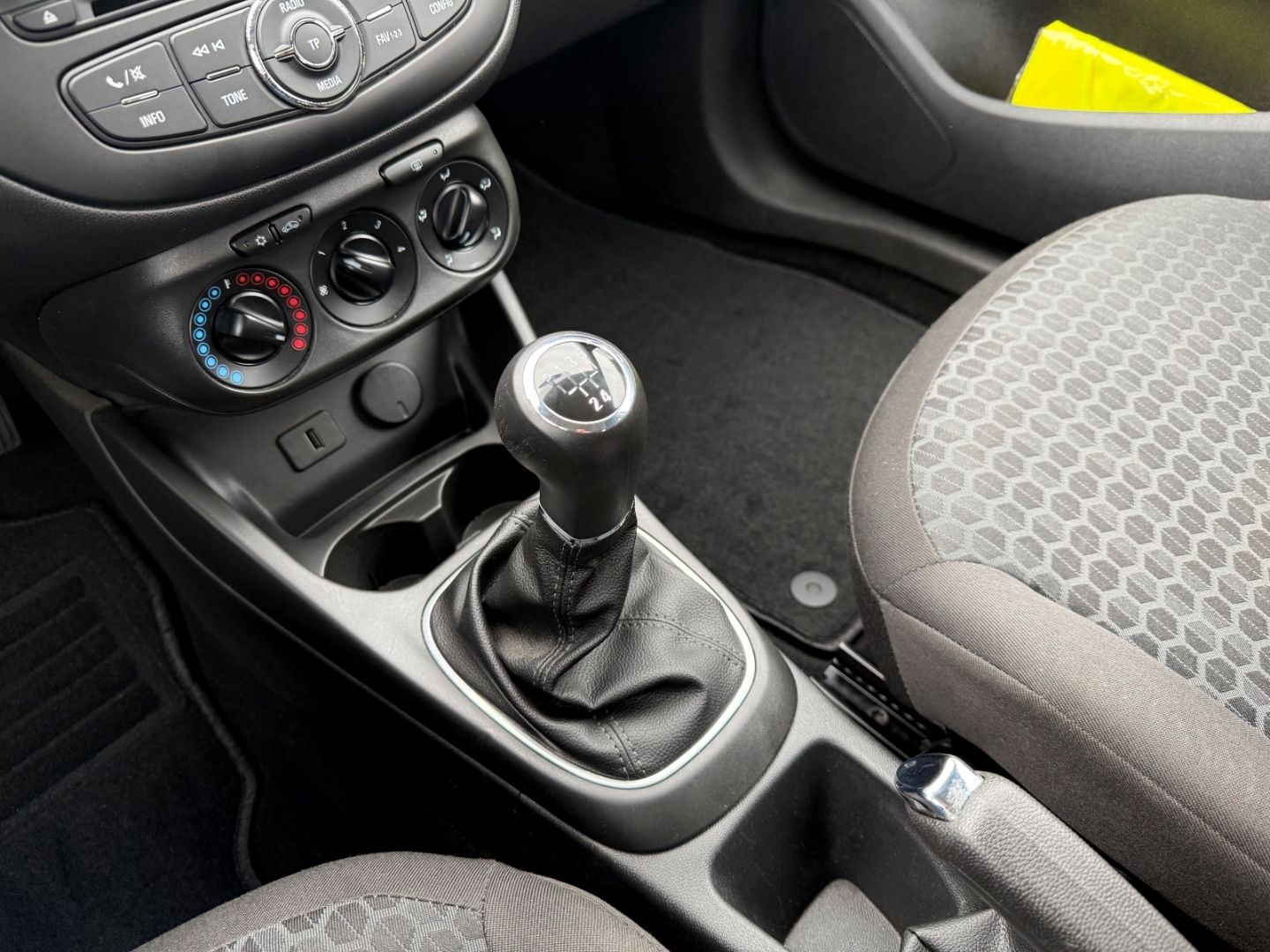 Fahrzeugabbildung Opel Corsa E Edition SHZ+LHZ+PDC