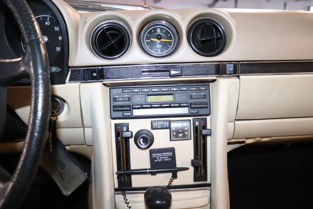 Fahrzeugabbildung Mercedes-Benz 350 SLC Aut. H Kennzeichen