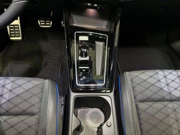 Volkswagen Golf VIII Variant 1.5 eTSI R-Line AHK*Pano*LED