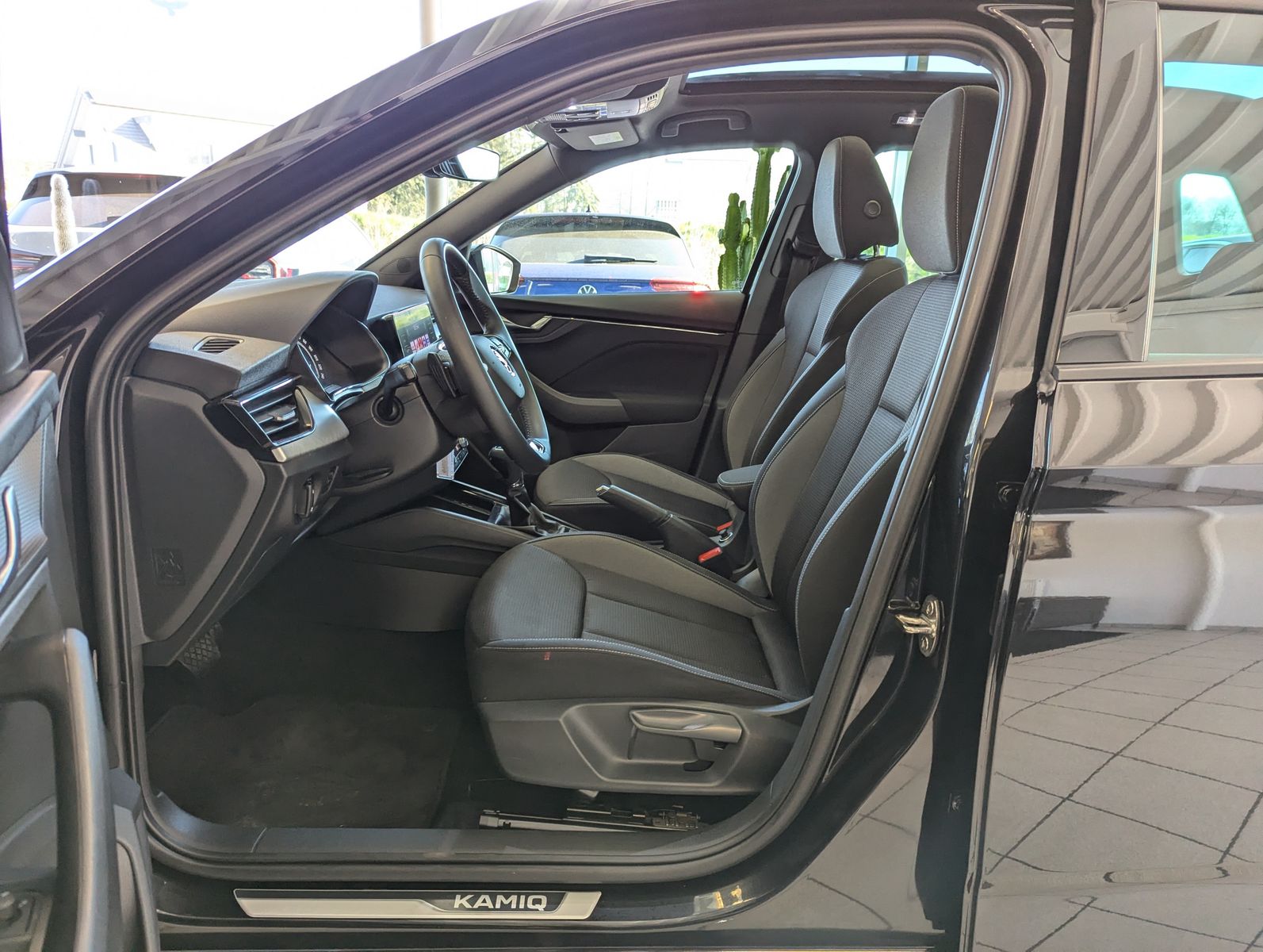 Fahrzeugabbildung SKODA Kamiq 1.0 TSI DSG Tour Cam Pano ACC SMART-LINK
