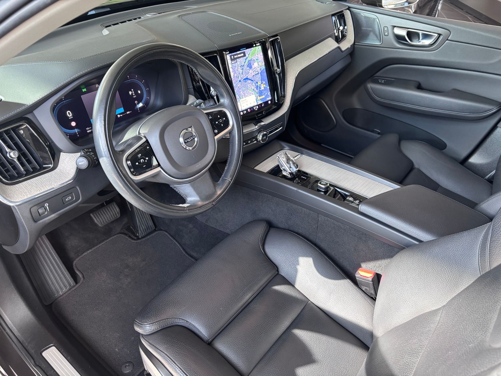 Fahrzeugabbildung Volvo XC60 Inscription AWD AHK H/K ACC MEMORY 20"