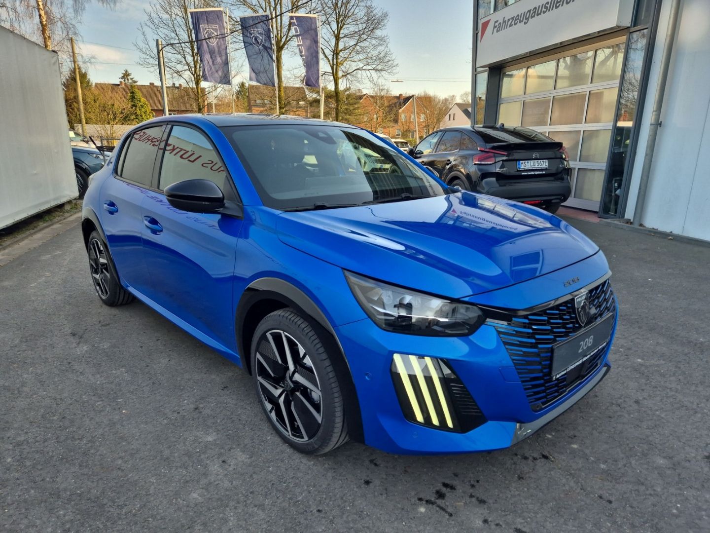 Fahrzeugabbildung Peugeot 208 Hybrid 1.2 GT 136 e-DSC6 Panorama Navi ACC