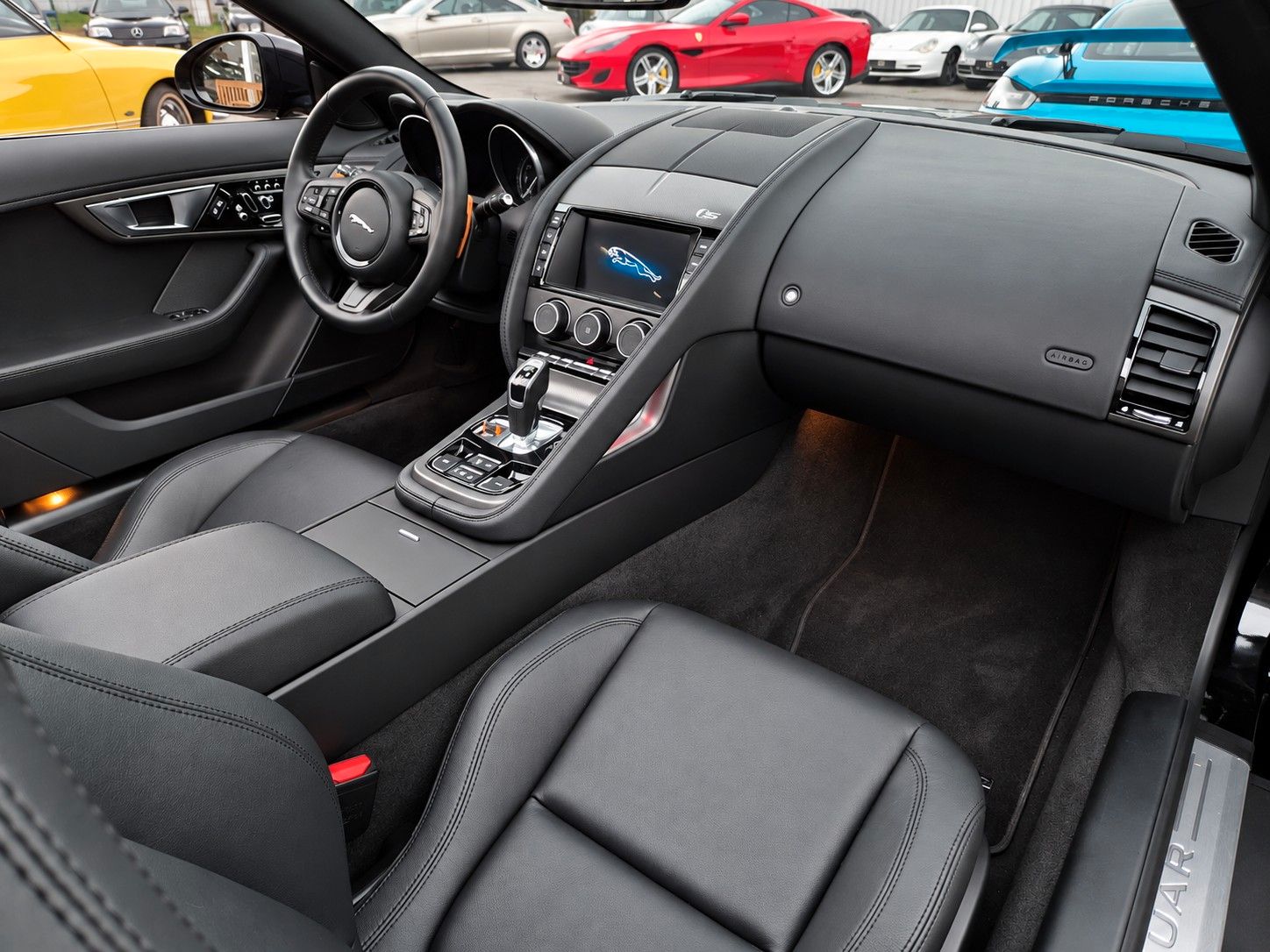Fahrzeugabbildung Jaguar F-Type Cabrio V8 S/BRD/2.Hd/1A Sammlerzustand