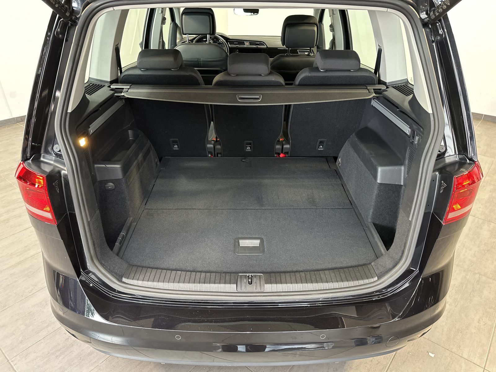 Fahrzeugabbildung Volkswagen Touran 1.5 TSI ACT DSG HL NAV+LED+AHK+ACC+KAM+PP