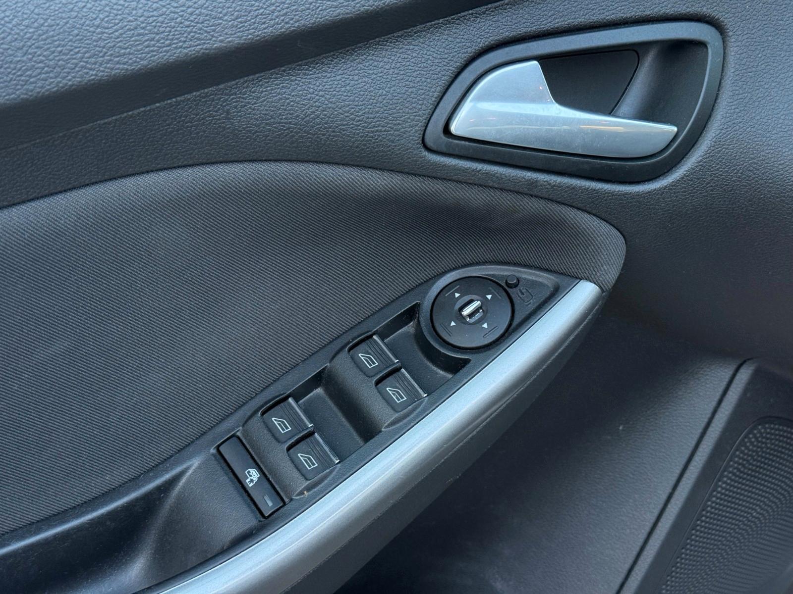 Ford Focus 2013 — photo 18