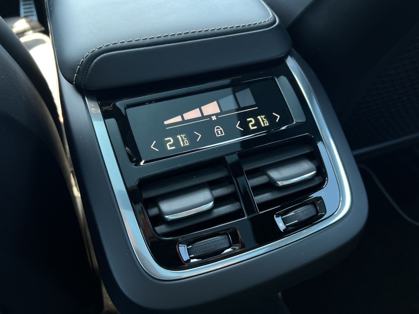 Volvo XC60 R Design AWD HeadUp Aktives Fahrwerk foto 21