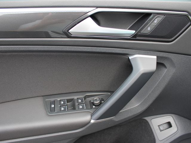 Tiguan 2,0 TDI 4M R-Line PanoD*Navi*AHK*19"Alu