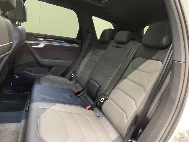 Touareg R-Line 3.0 TDI 4M PANO AHK STNDHZG