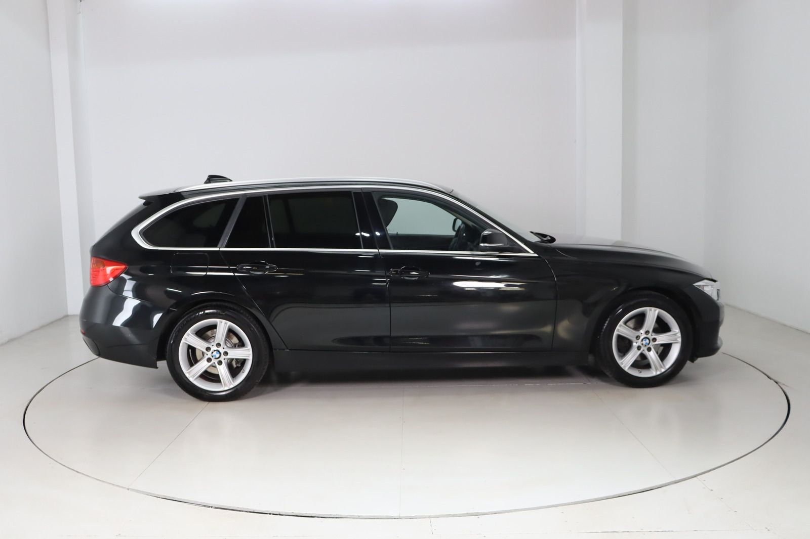 Fahrzeugabbildung BMW 316 i Modern Line * Bi-Xenon * Navi