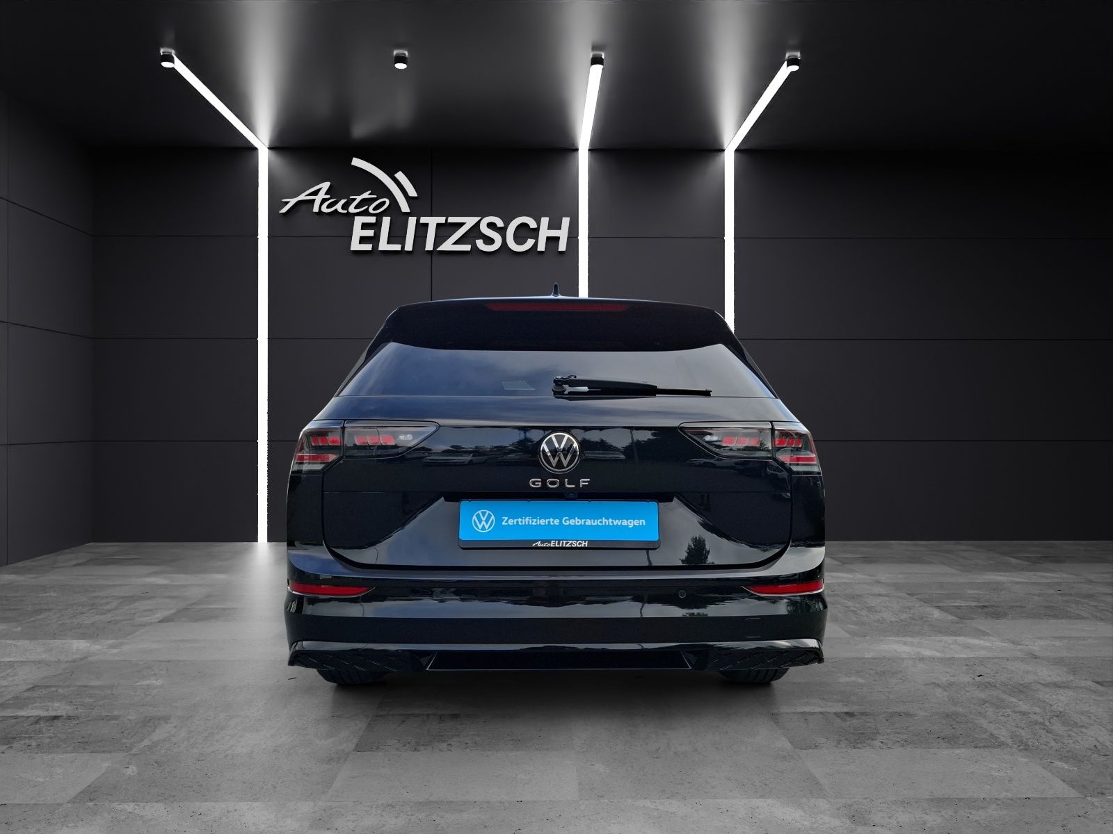 Fahrzeugabbildung Volkswagen Golf VIII Variant TSI R-Line Matrix AHK Navi AID