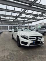 Mercedes-Benz GLA 250 4MATIC AMG Line Automatik - Mercedes-Benz GLA 250: Von Privat