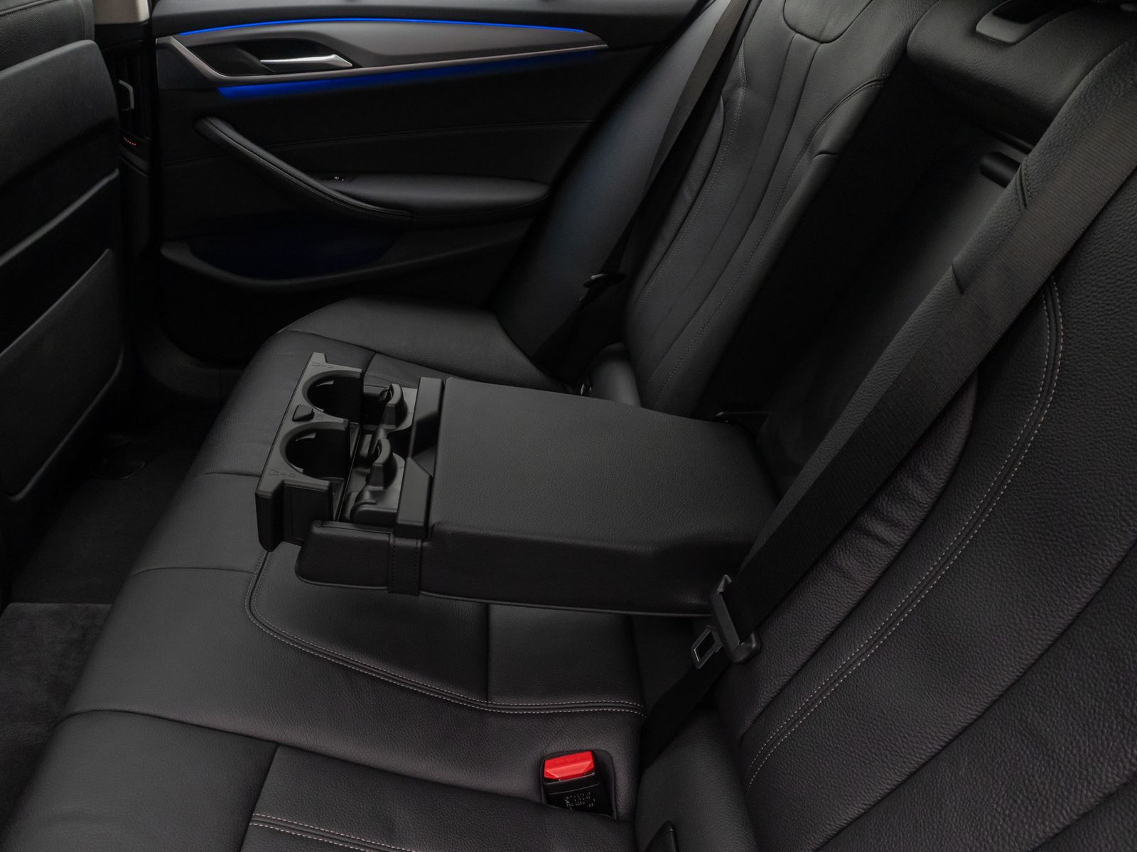 Fahrzeugabbildung BMW 530d xD Kamera DAB Laser HUD Belüft Panorama 19"