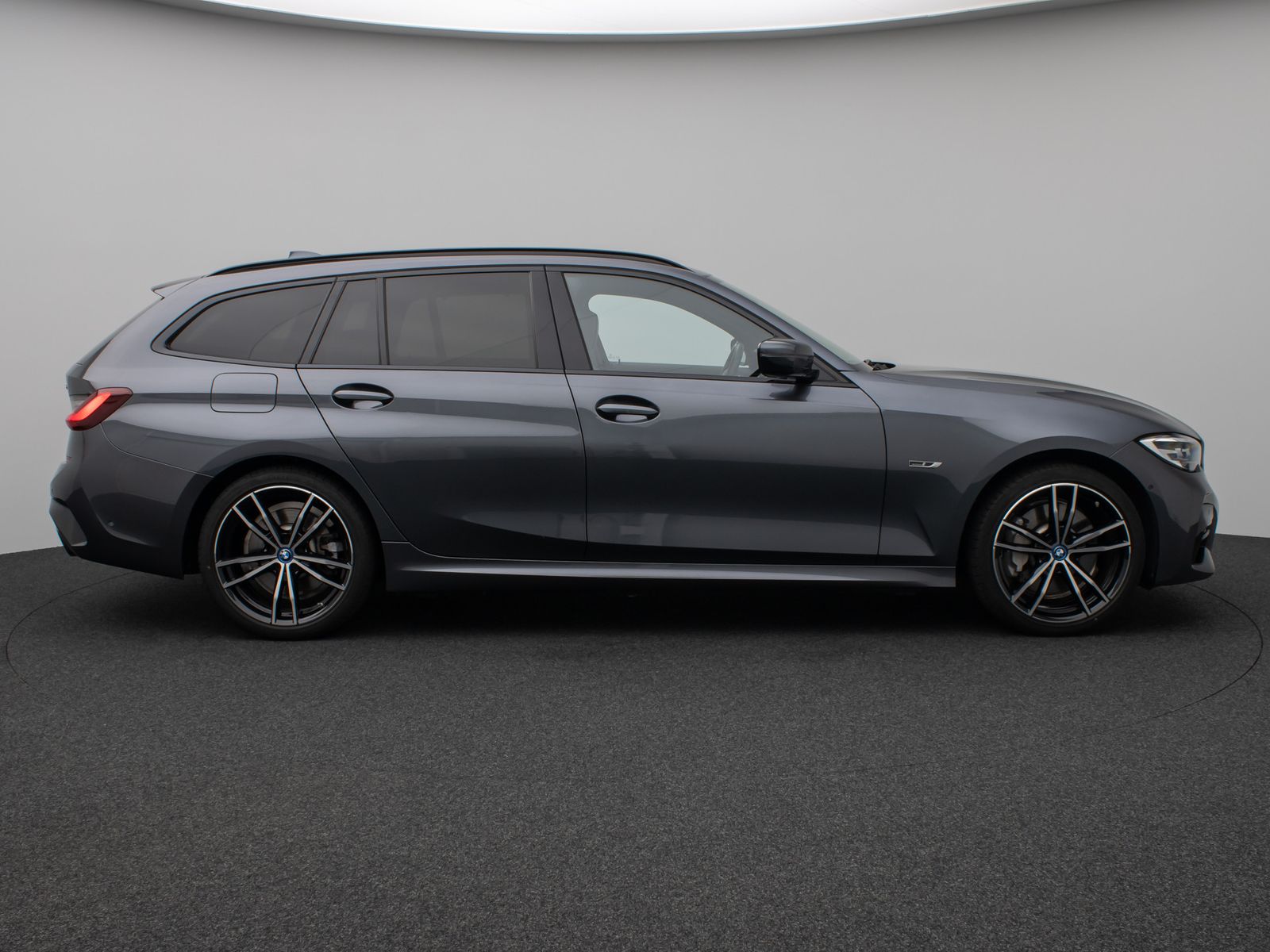 Fahrzeugabbildung BMW 330e  M Sport Kamera DAB HiFi DrivAssist 19Zoll
