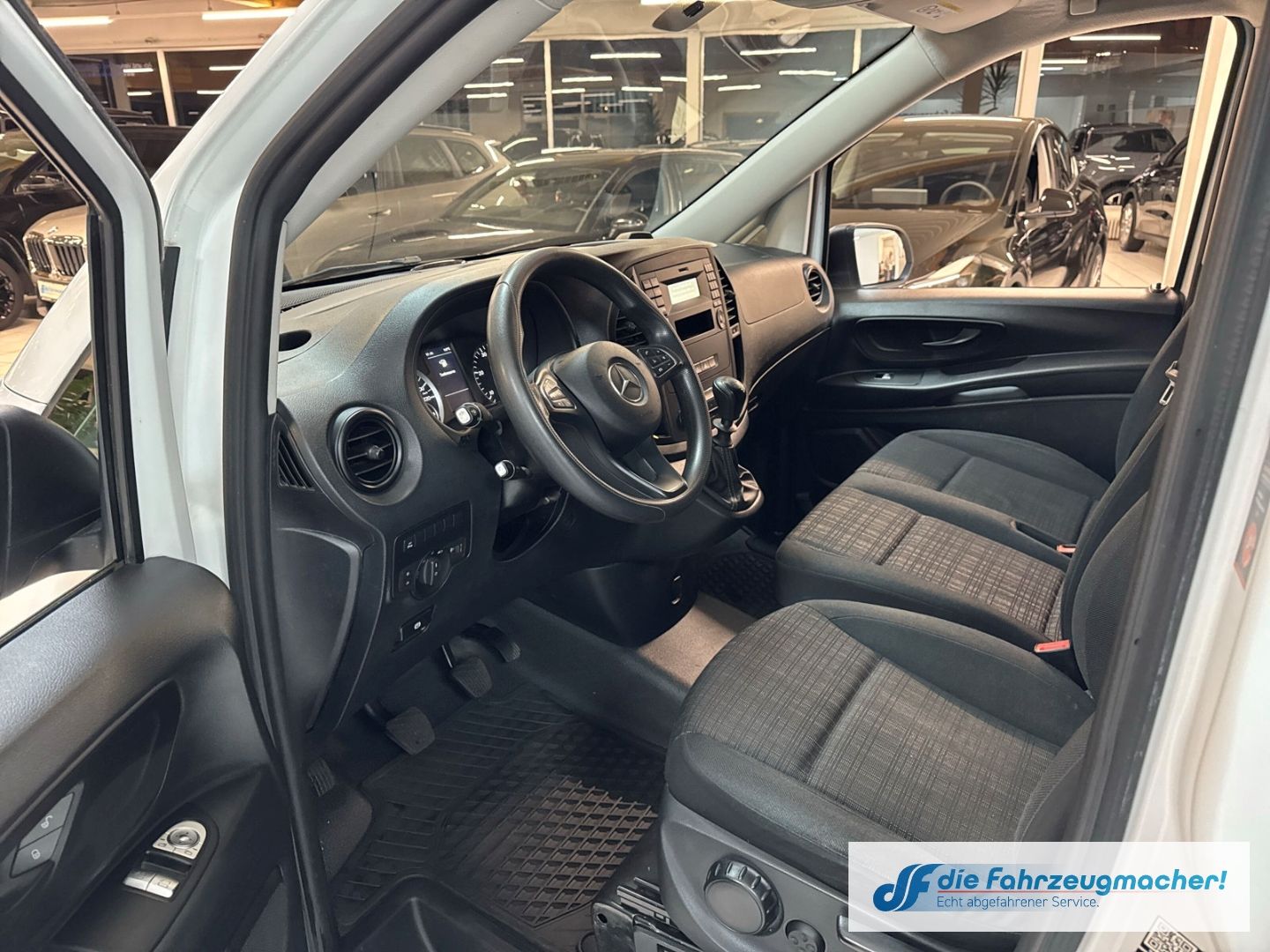 Fahrzeugabbildung Mercedes-Benz Vito Kasten 114 CDI BT RWD extralang AHK Parkle