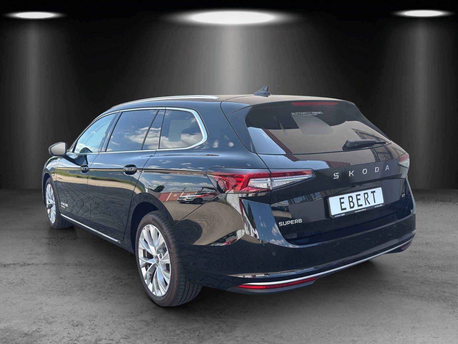 Fahrzeugabbildung SKODA Superb Combi L&K 1,5 TSI iV 150 kW DSG
