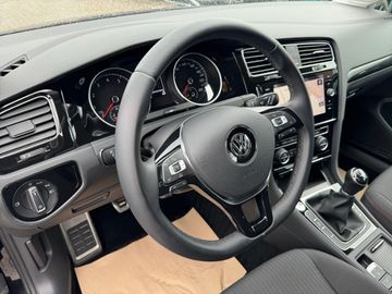 Volkswagen Golf Sound 1,0l TSI 110 PS 6-Gang