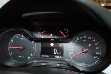 Fotografie des Opel Crossland (X) Crossland X 1.2 Start/Stop Automatik Opel 2020