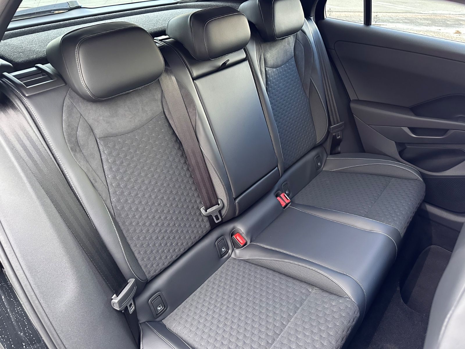 Fahrzeugabbildung Volkswagen T-Roc R Line 1.5 eTSI DSG APP/ACC/AHK/LED/eHeck