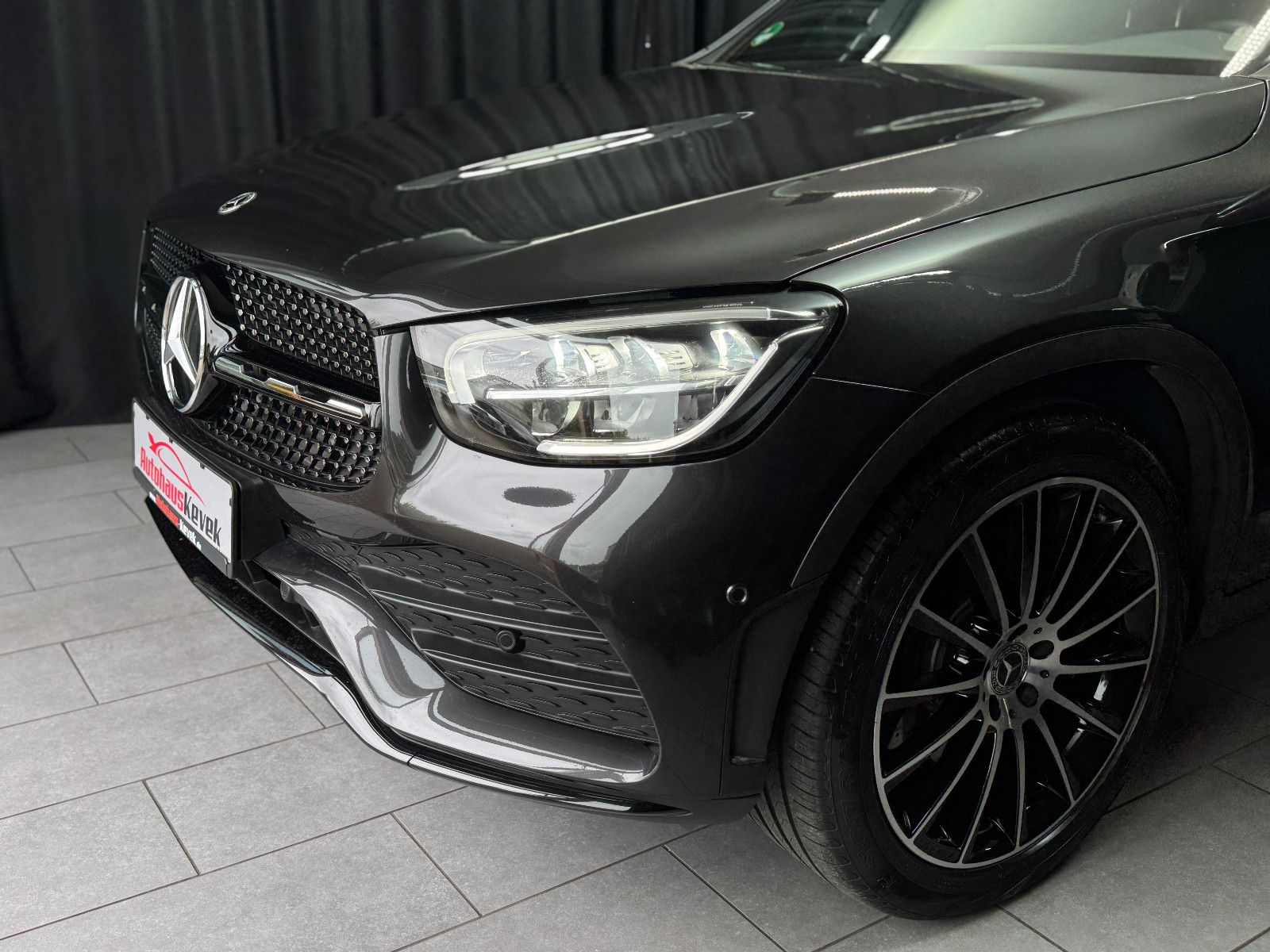 Fahrzeugabbildung Mercedes-Benz GLC 400 d 4Matic|AMG-LINE|AHK|STANDHEIZUNG|