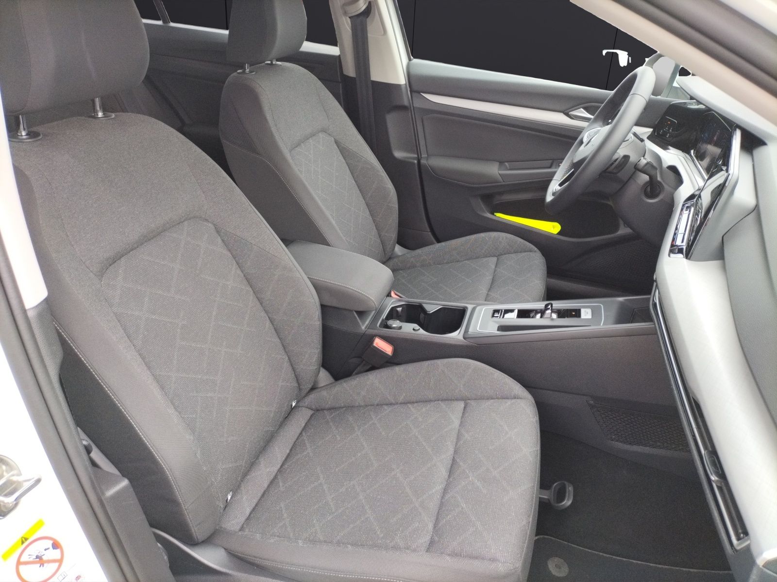 Fahrzeugabbildung Volkswagen Golf VIII TDI Life DSG LED Navi AID ACC PDC SH