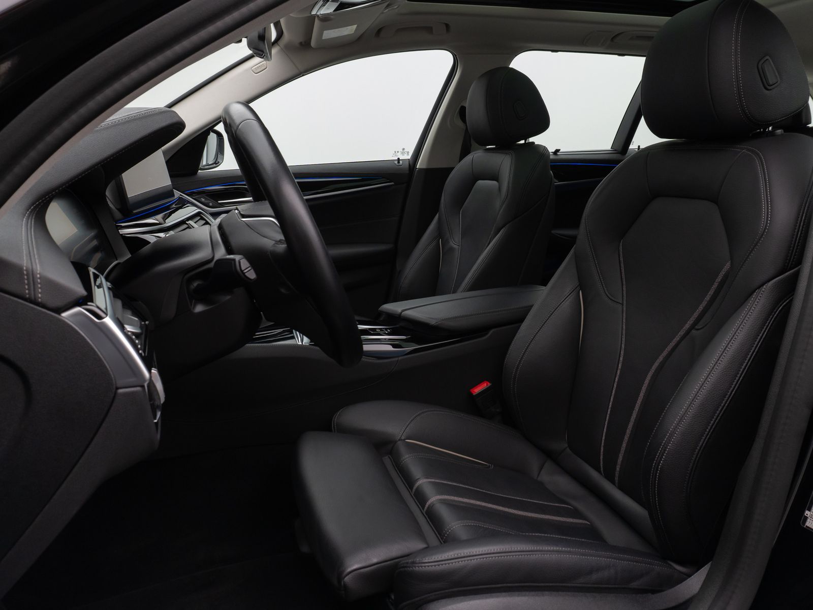 Fahrzeugabbildung BMW 530d LuxuryLine Panorama Kamera HiFi AHK Komfort