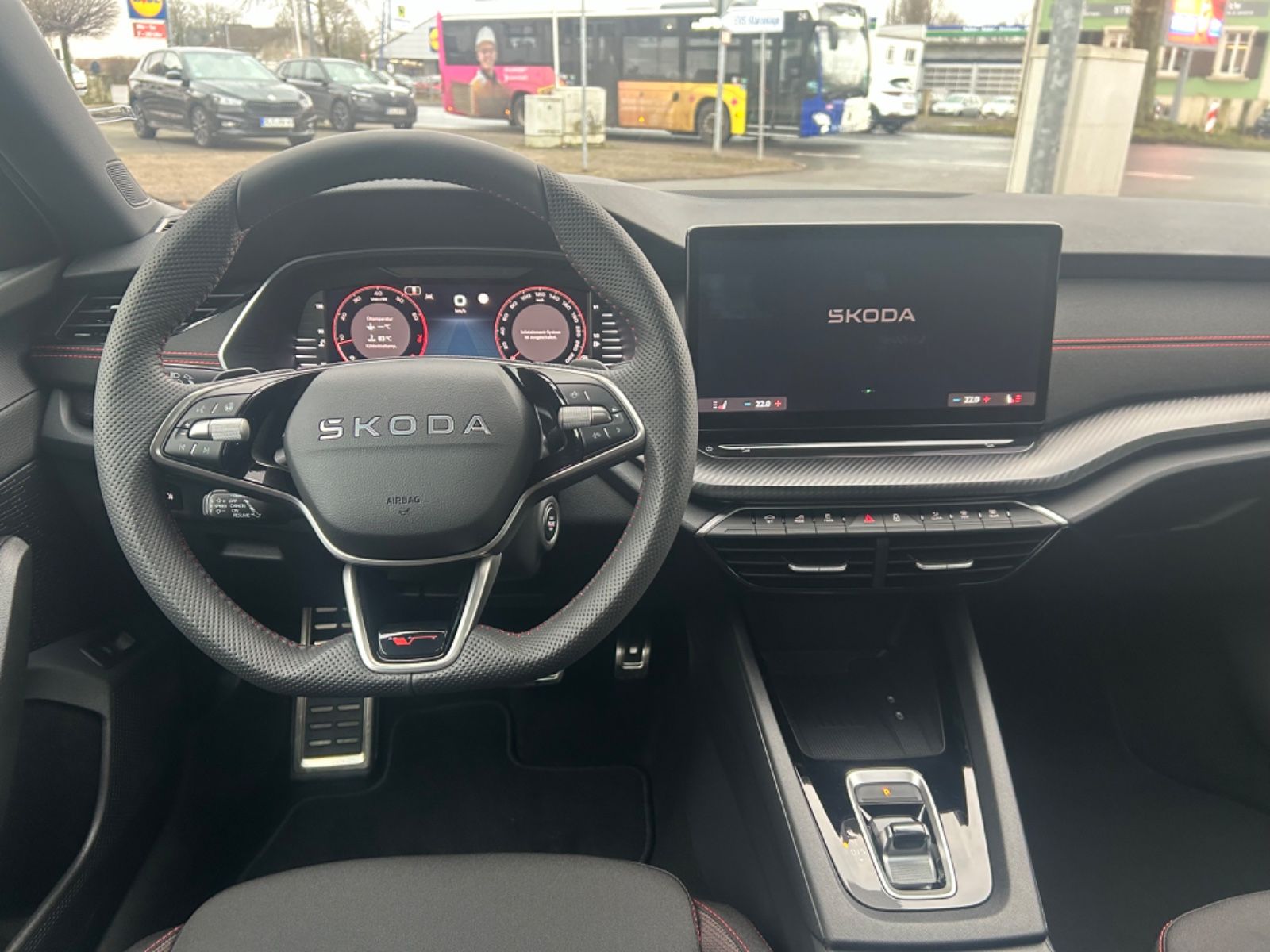 Fahrzeugabbildung SKODA Octavia 2.0 TSI DSG RS Combi AHK Navi Area View