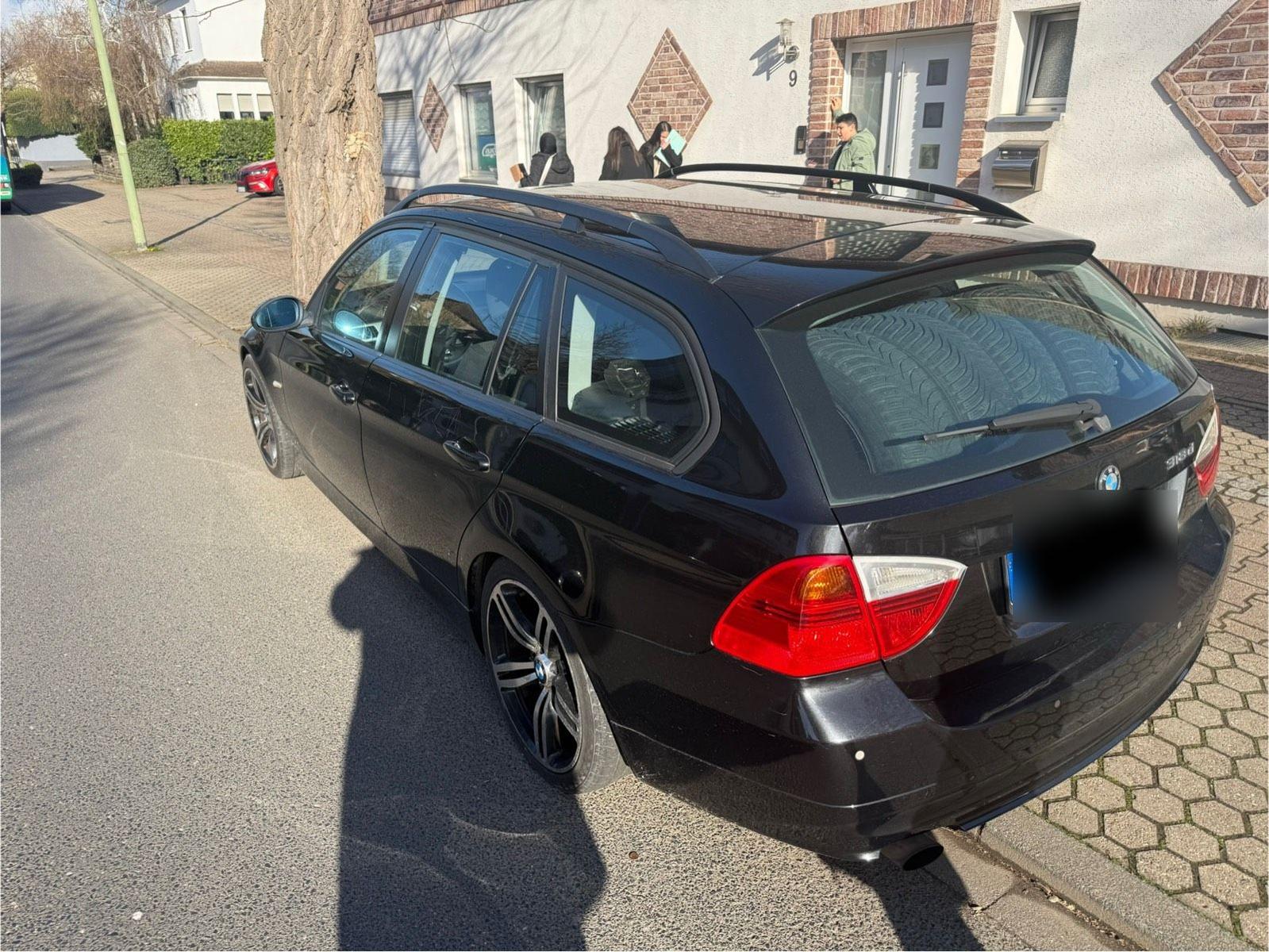 BMW 318 2007 — interior