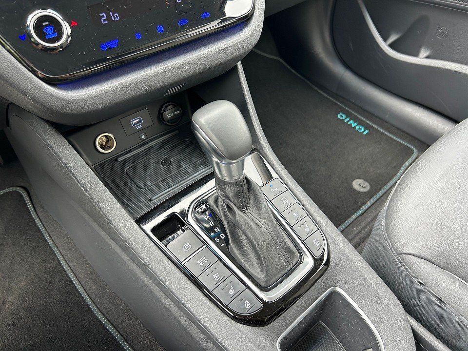 Fahrzeugabbildung Hyundai IONIQ FL PLUG-IN PREMIUM LEDER+LED+NAV+CARPLAY++