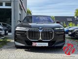 BMW M760 e Cinema Sky Lounge Chauffeur NP 191TE Kris - BMW M760 in Berlin
