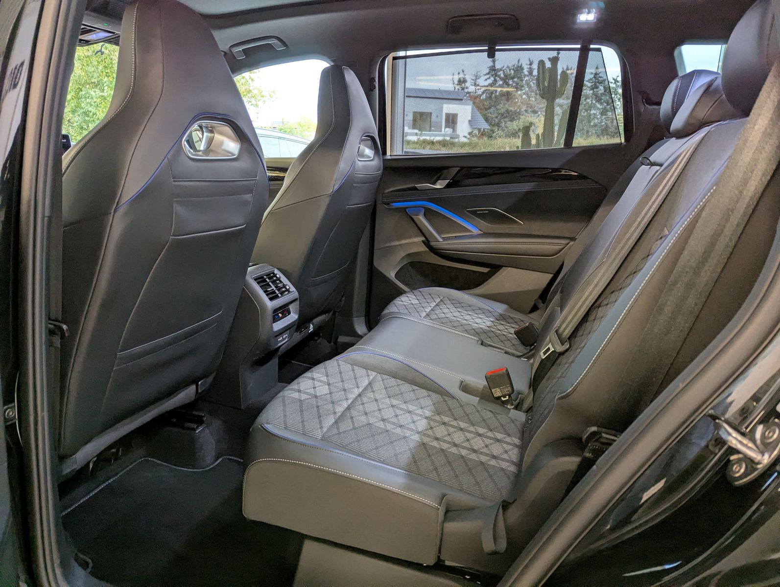 VW Tayron 2.0 4M R-Line Launch Pano Matrix AHK 20" - Image 13