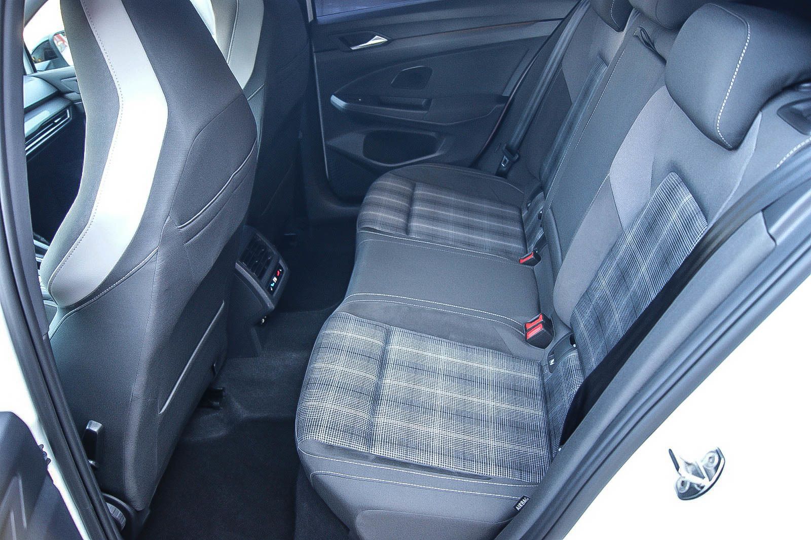 Fahrzeugabbildung Volkswagen Golf VIII GTD HARMAN-KARDON MATRIX STDHEZG ANHZV