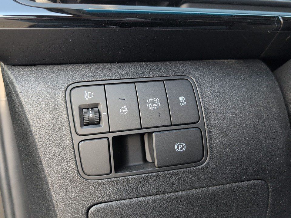 Fahrzeugabbildung Hyundai STARIA HEV 9SITZ 1.6T AT TREND 18ALU+PARK-P+NAV