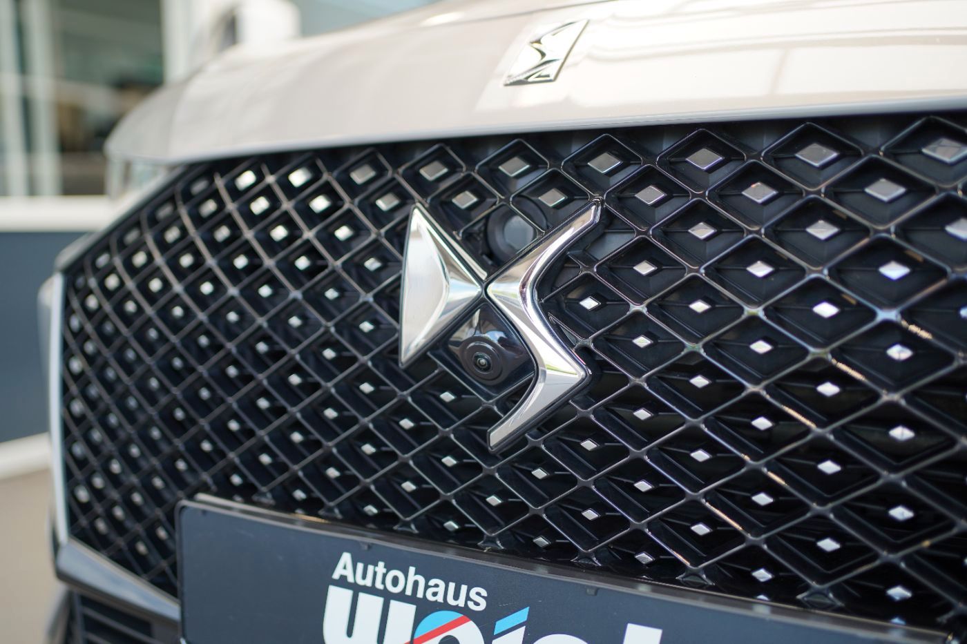 Fahrzeugabbildung DS Automobiles DS7 BlueHDi 130 EAT8 Esprit de Voyage Focal