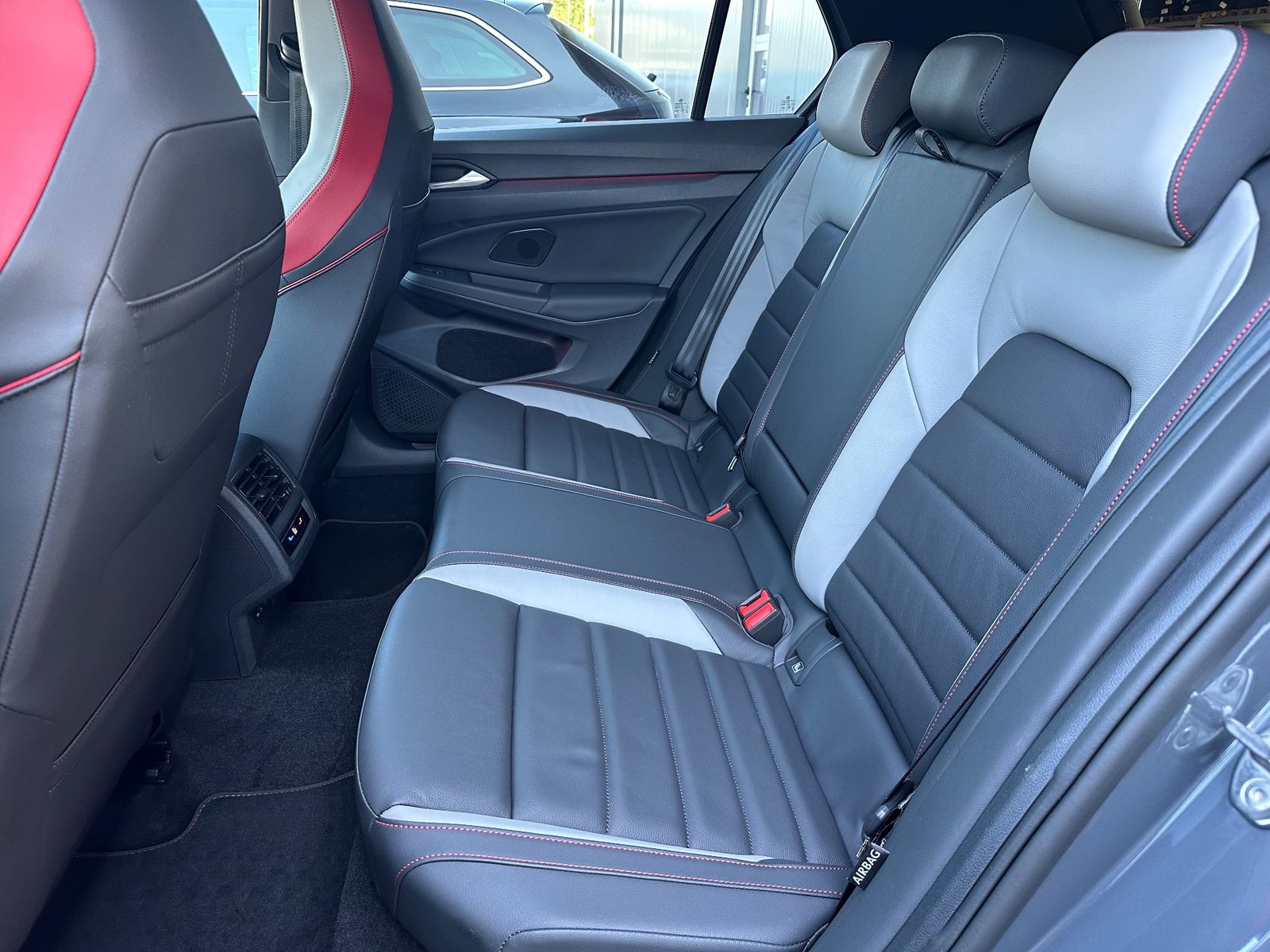 Fahrzeugabbildung Volkswagen Golf GTI 2.0 TSI DSG NAV+MATRIX+ACC+HUD+VCOCK+PP