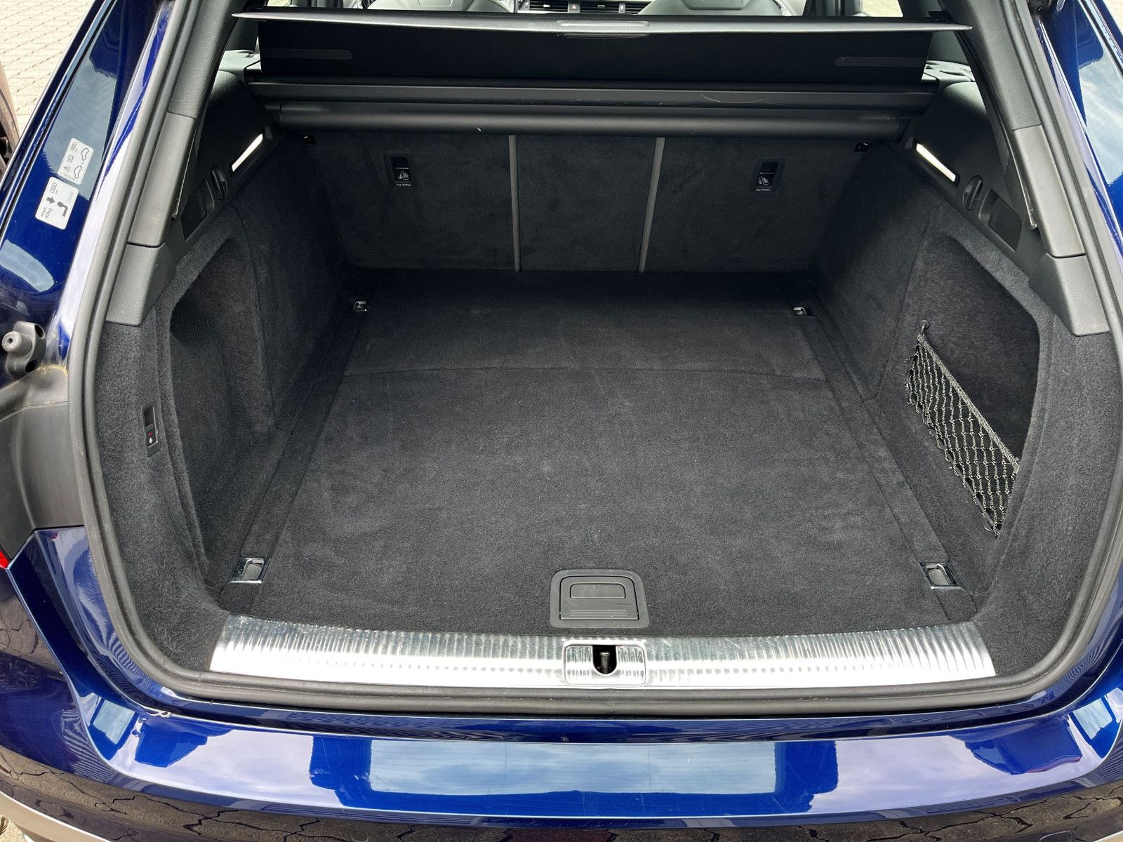 Fahrzeugabbildung Audi A4 Avant 40 TDI S line LED PANO NAVI SHZ KAM AHK