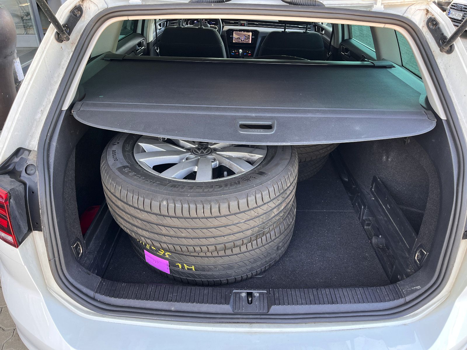 Fahrzeugabbildung Volkswagen Passat Variant Business