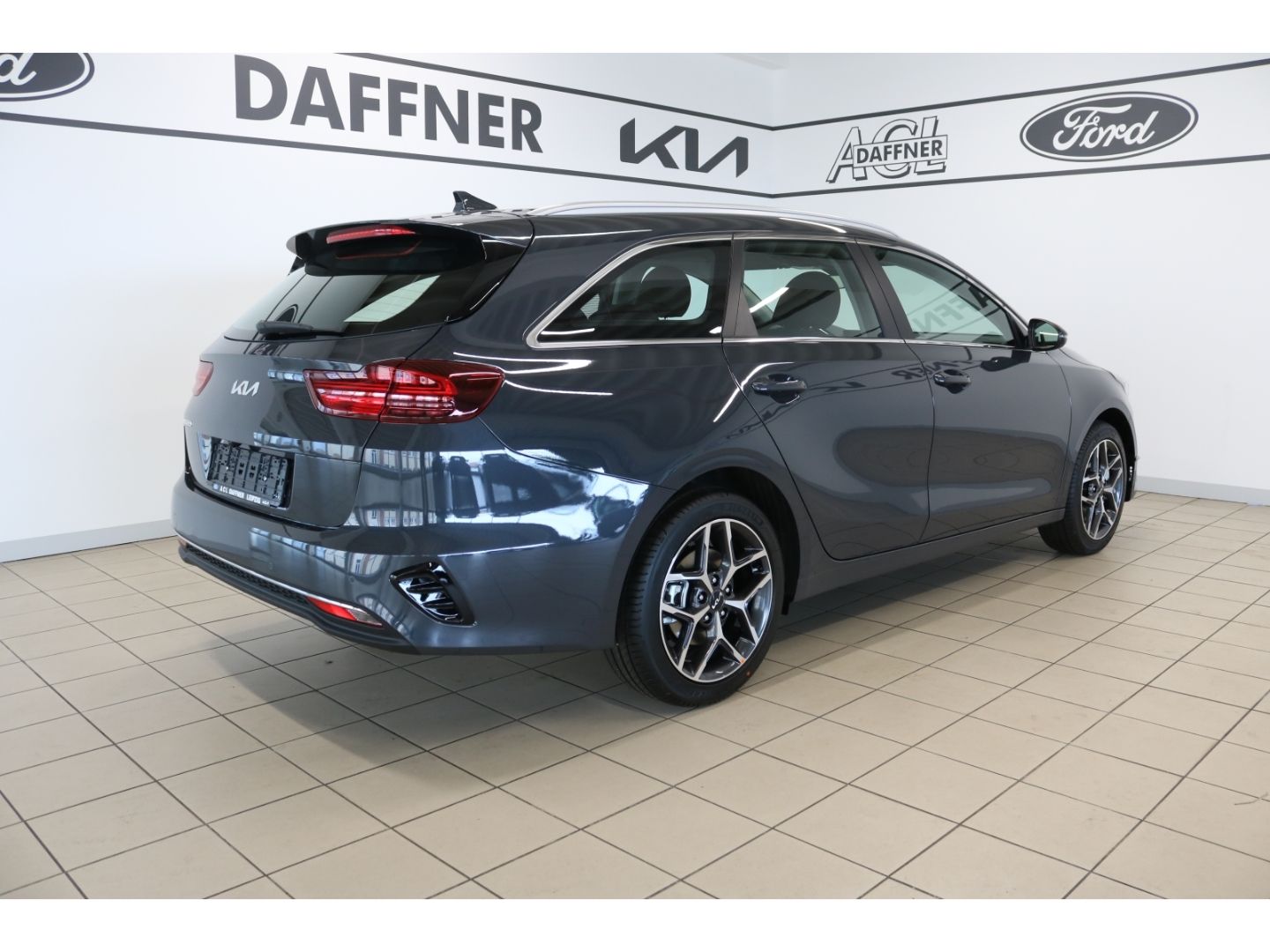 Fahrzeugabbildung Kia Ceed_sw 1.5 T-GDI Spirit SHZ Navi JBL Kamera